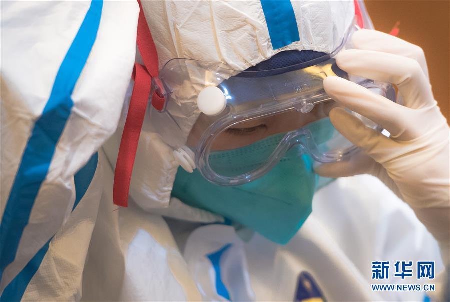 （新华全媒头条&middot;图文互动）（5）凡人亦英雄&mdash;&mdash;连线一线医护人员